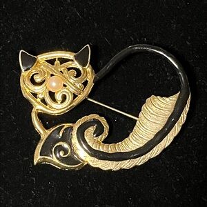 90’s Enamel on Gilt gold Cat Pin w/ Feather Tail Pearly Nose